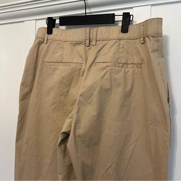 NWT - Women’s Abercrombie and Fitch Khaki Straight Leg Trousers - Size 32 - Picture 5 of 9